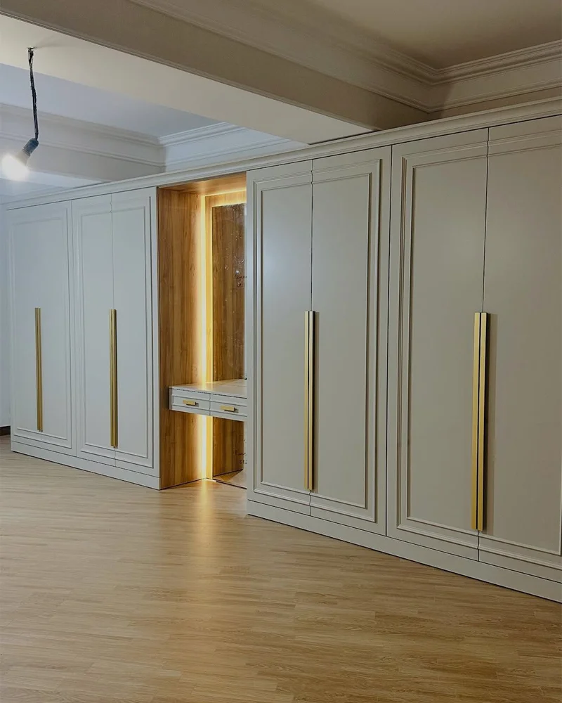 کمد دیواری مدرن و سفید