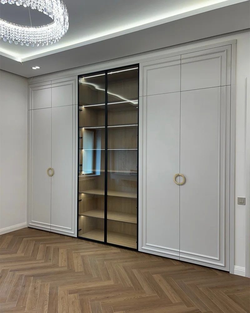 کمد دیواری شیشه‌ ای